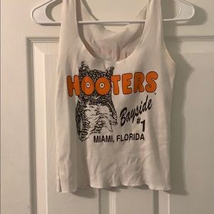 Hooters tank top